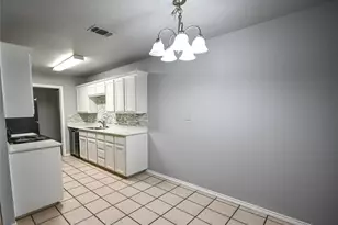 604 N Sewell Dr, Decatur, TX 76234 - Photo 2
