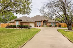 504 Buena Vista Ct, Granbury, TX 76049 - Photo 2