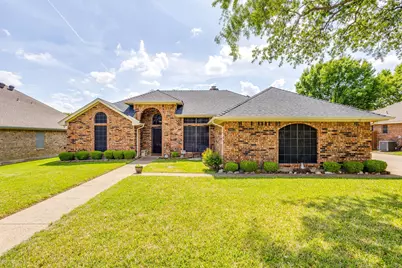 841 Sierra Vista Drive, Burleson, TX 76028 - Photo 1