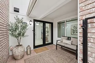 930 Shady Creek Ln, Bedford, TX 76021 - Photo 2