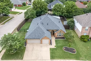 8601 Joshua Ct, North Richland Hills, TX 76182 - Photo 2
