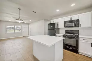 1913 San Antonio St, Grand Prairie, TX 75051 - Photo 10