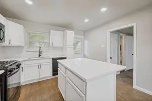 1913 San Antonio St, Grand Prairie, TX 75051 - Photo 16