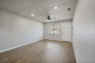 1913 San Antonio St, Grand Prairie, TX 75051 - Photo 4