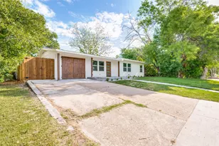 2605 Greenhurst Dr, Farmers Branch, TX 75234 - Photo 2