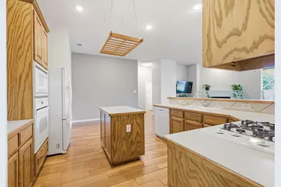 817 Huebner Way, Burleson, TX 76028 - Photo 14