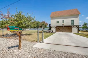 5901 Parkside Ct, Granbury, TX 76048 - Photo 1