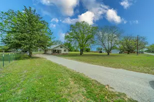 275 Belknap Cir, Newcastle, TX 76372 - Photo 2