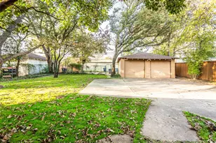 6523 E Mockingbird Ln, Dallas, TX 75214 - Photo 22