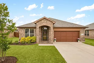 1720 Cross Creek Ln, Cleburne, TX 76033 - Photo 2