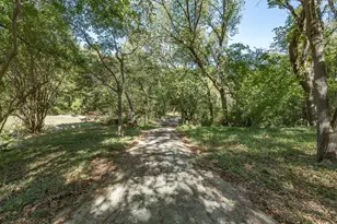 121 Little John Dr, DeSoto, TX 75115 - Photo 4