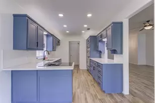 6921 Weatherwood Rd, Fort Worth, TX 76133 - Photo 16