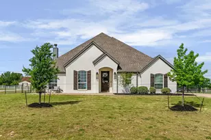 1515 Horseshoe Ct, Justin, TX 76247 - Photo 2