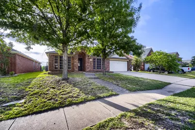 915 Hidden Oaks Drive, Burleson, TX 76028 - Photo 2