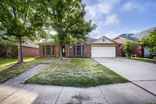 915 Hidden Oaks Dr, Burleson, TX 76028 - Photo 1