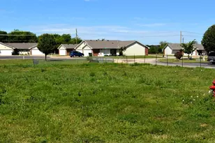 208 Preston Cir, Mabank, TX 75147 - Photo 1
