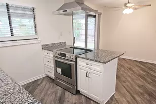 6908 Sunflower Cir N, Fort Worth, TX 76120 - Photo 6