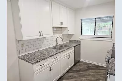 6908 Sunflower Circle N, Fort Worth, TX 76120 - Photo 6
