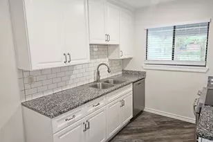 6908 Sunflower Cir N, Fort Worth, TX 76120 - Photo 6