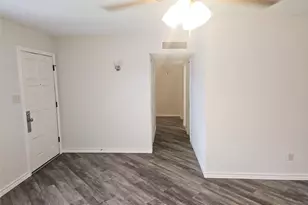6908 Sunflower Cir N, Fort Worth, TX 76120 - Photo 8