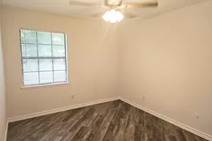 6908 Sunflower Cir N, Fort Worth, TX 76120 - Photo 16