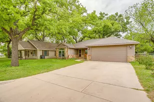 212 W 1st St, Weatherford, TX 76086 - Photo 1