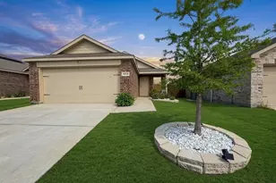 14033 Earlham St, Pilot Point, TX 76258 - Photo 8