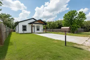 3516 Tomahawk Dr, Granbury, TX 76048 - Photo 2