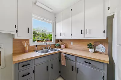 1308 Rose Avenue, Cleburne, TX 76033 - Photo 4