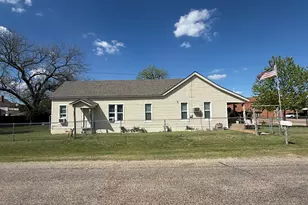 306 3rd St, Valley Mills, TX 76689 - Photo 4