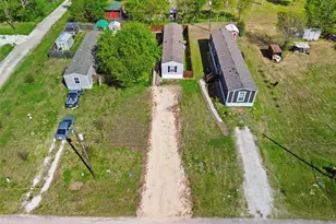 205 E Park St, Frost, TX 76641 - Photo 4