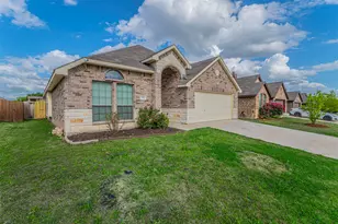 414 Lucky Landing Dr, Wilmer, TX 75172 - Photo 2