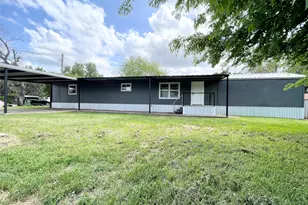 433 Capricorn Dr, Granbury, TX 76049 - Photo 2