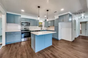 544 NW King St, Burleson, TX 76028 - Photo 2