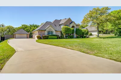 312 Oak Ridge Drive, Burleson, TX 76028 - Photo 2