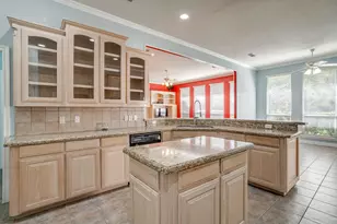 312 Oak Ridge Dr, Burleson, TX 76028 - Photo 18