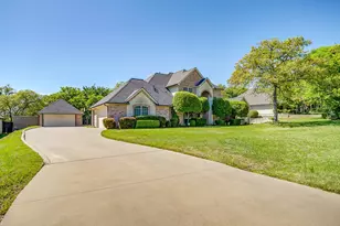 312 Oak Ridge Dr, Burleson, TX 76028 - Photo 2
