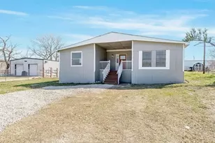 715 Comanche Cove Dr, Granbury, TX 76048 - Photo 2