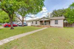 4548 Hodgkins Rd, Lake Worth, TX 76135 - Photo 4