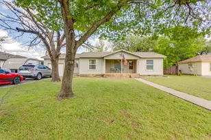 4548 Hodgkins Rd, Lake Worth, TX 76135 - Photo 2