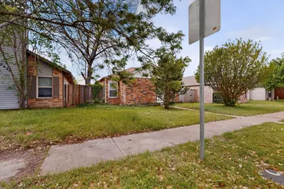 2424 Markland Street, Irving, TX 75060 - Photo 4