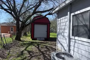 311 Elmo St, Cleburne, TX 76031 - Photo 12