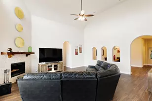 1919 Bellflower Dr, Glenn Heights, TX 75154 - Photo 18