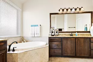 1919 Bellflower Dr, Glenn Heights, TX 75154 - Photo 22