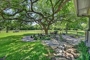 1290 Fox Ln, Burleson, TX 76028 - Photo 32