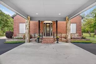 1290 Fox Ln, Burleson, TX 76028 - Photo 8