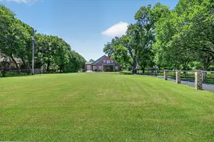 1290 Fox Ln, Burleson, TX 76028 - Photo 6