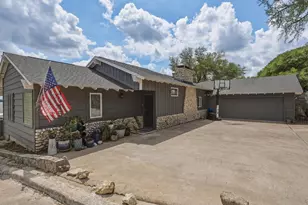 4015 Crescent Dr, Granbury, TX 76049 - Photo 2