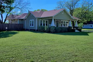 608 S Broad St, Saint Jo, TX 76265 - Photo 1