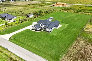 7271 Michelle Pt, Krum, TX 76249 - Photo 4